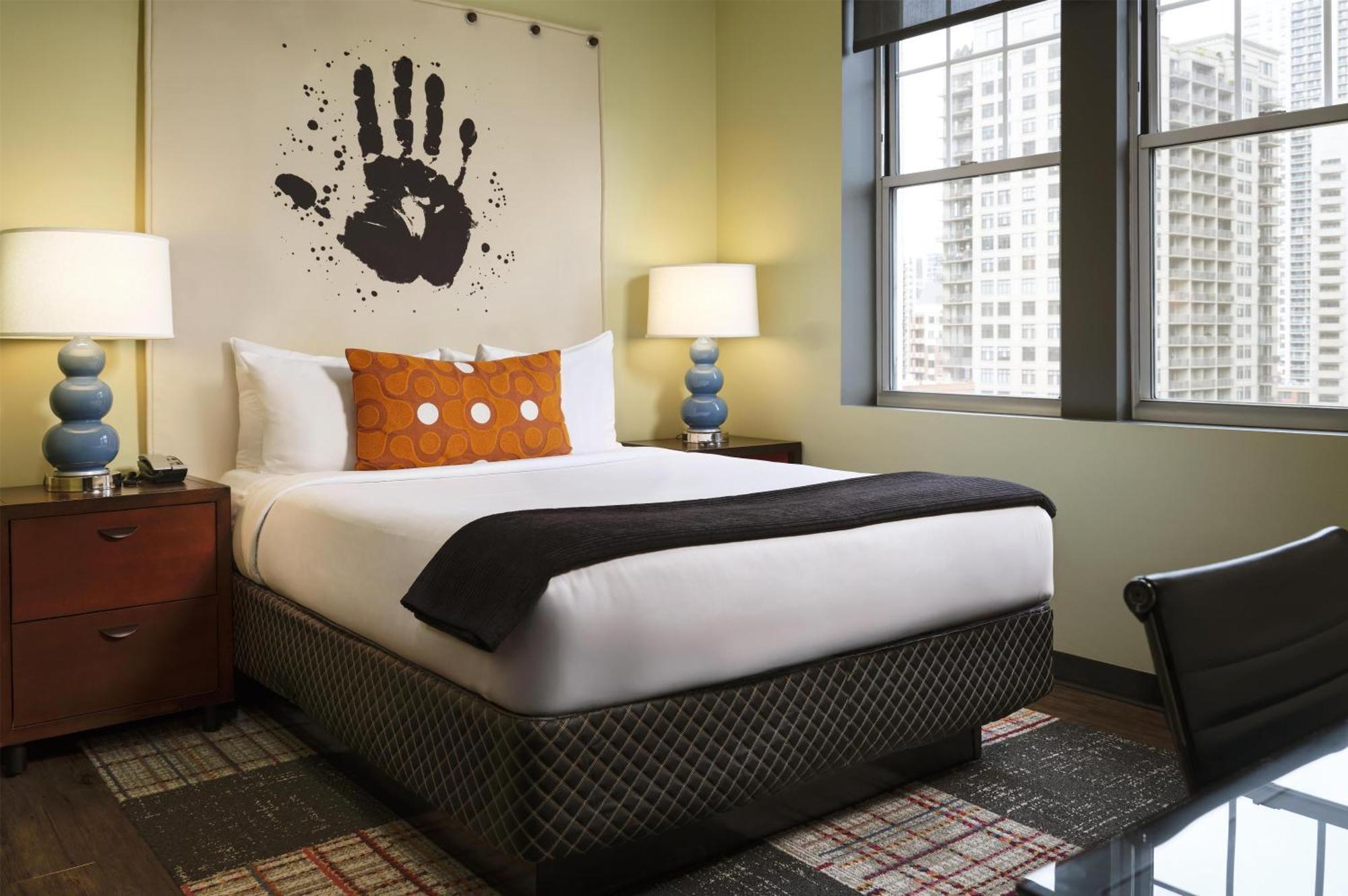 Chambre Lit Queen-Size - Vue sur Ville
